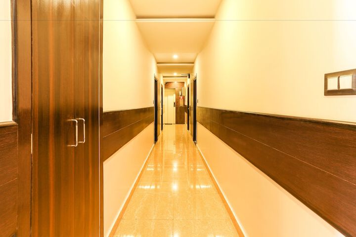 Ballroom/Hall 36 of 44