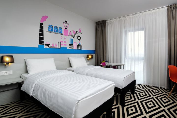 Room 15 of 52