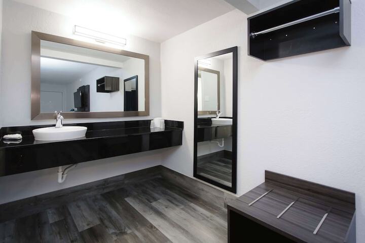 Room 33 of 50