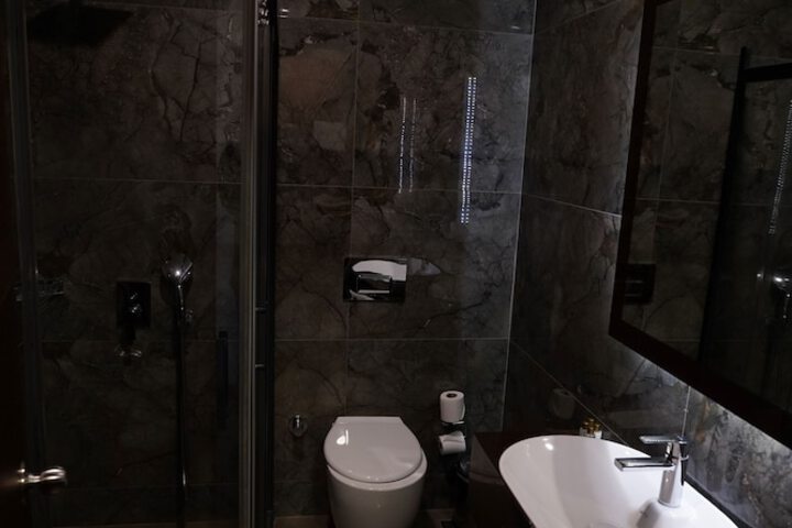 Room 15 of 23