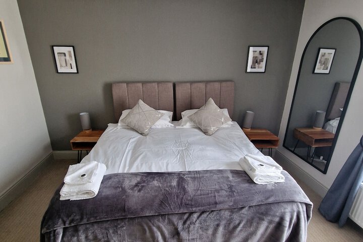 Room 5 of 10