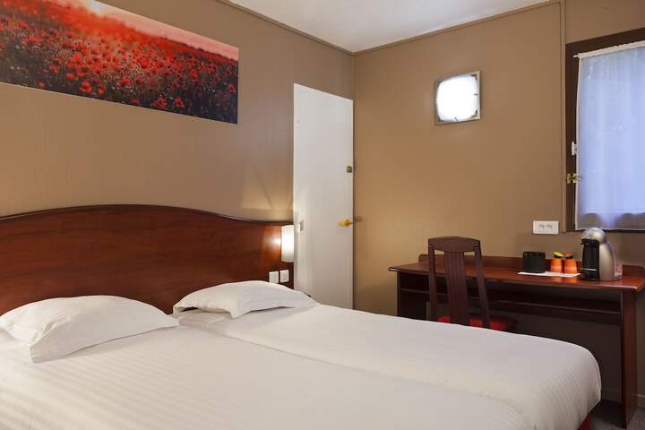 Room 12 of 28