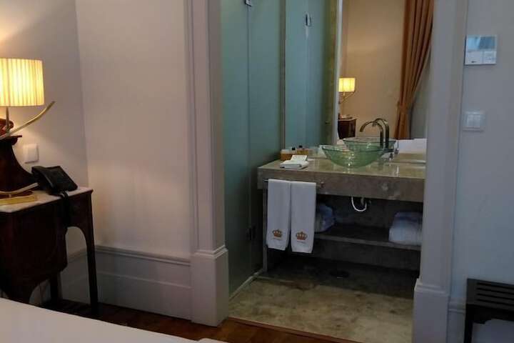 Room 17 of 29