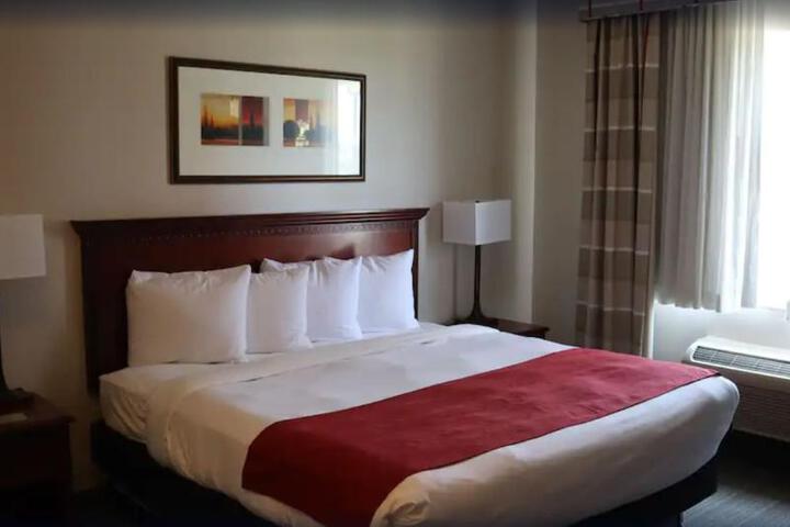 1 King Bed (1 of 16)