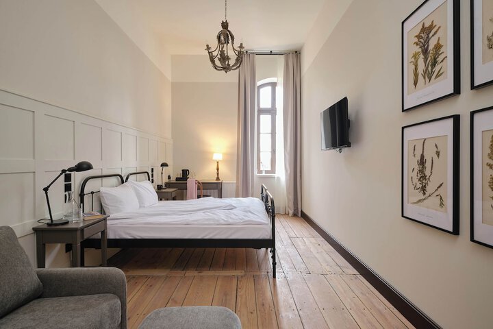 Room 4 of 46