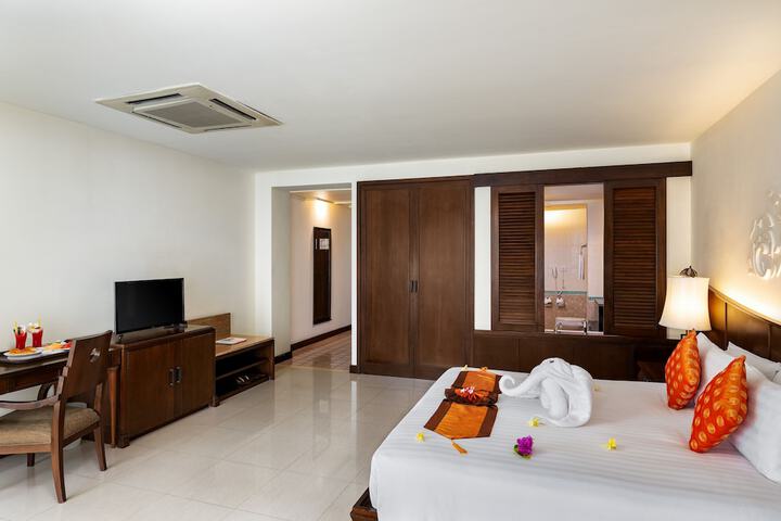 Room 10 of 76