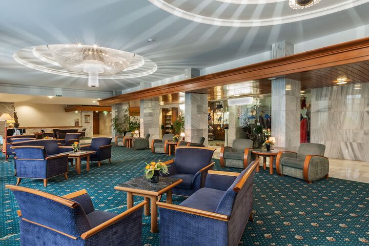 Entrance & Lobby