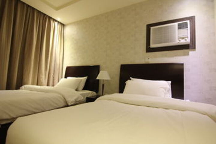 Room 5 of 19
