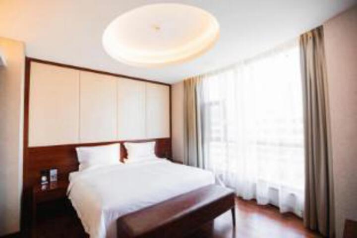 Room 7 of 8