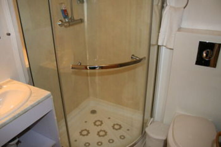 Room 5 of 118