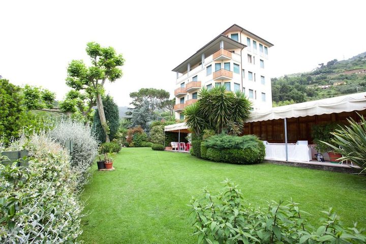 Hotel Ristorante Grappolo DOro in Pietrasanta