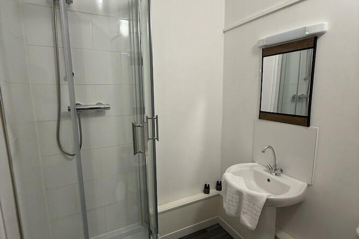 Room 70 of 86