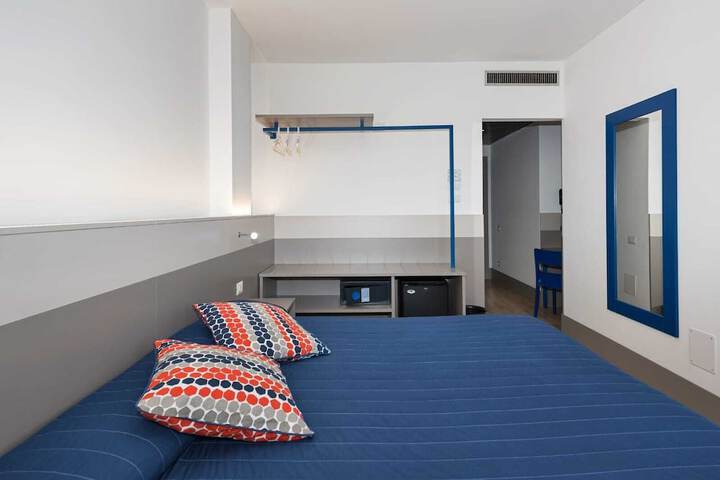 Room 2 of 10