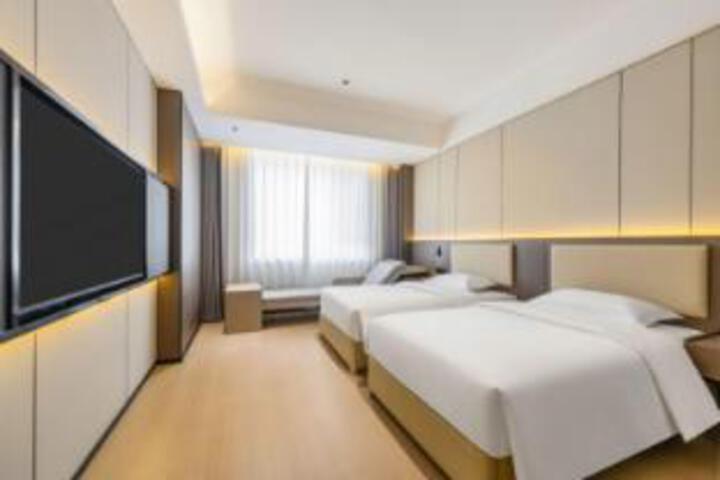 Room 9 of 9