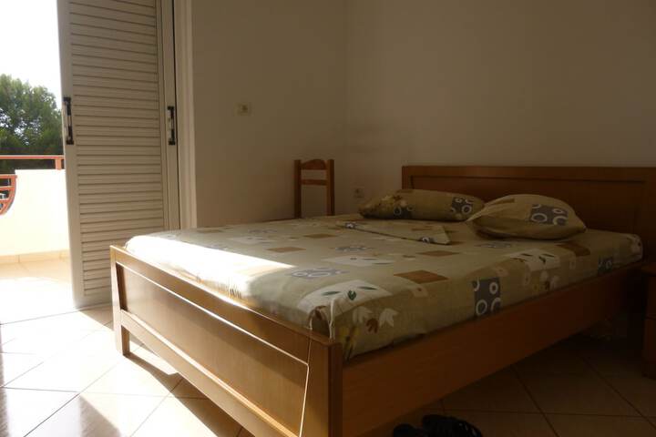 Room 12 of 33