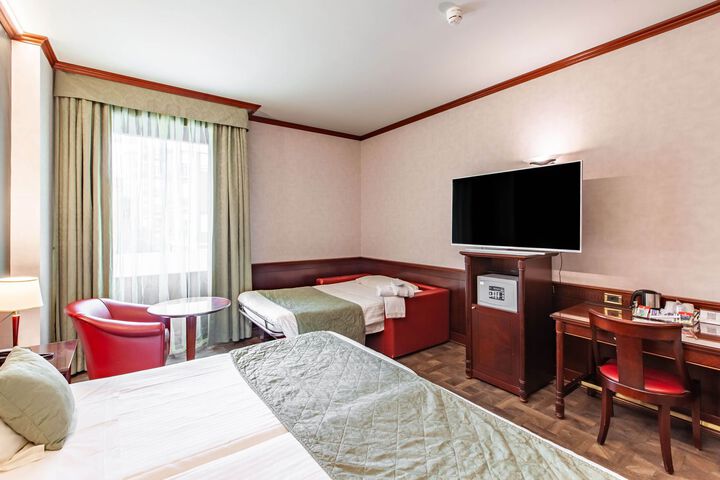 Room 64 of 82