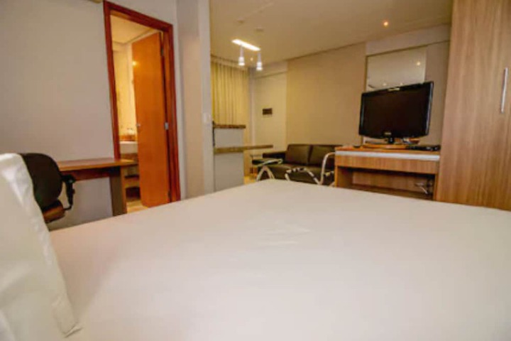 Room 4 of 33