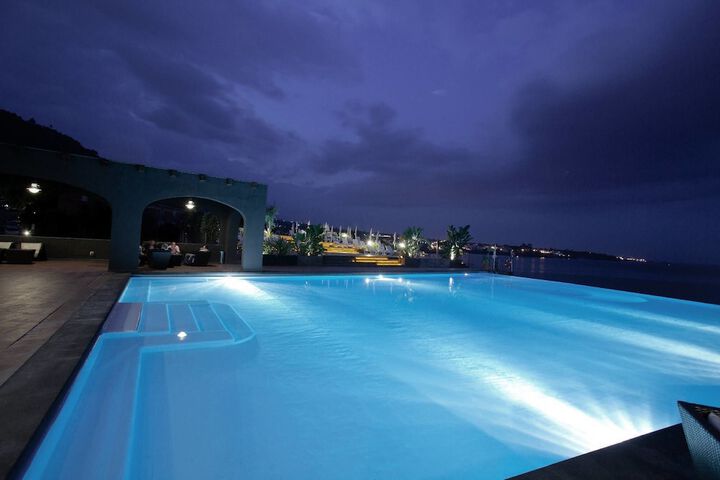 Hotel with Pool