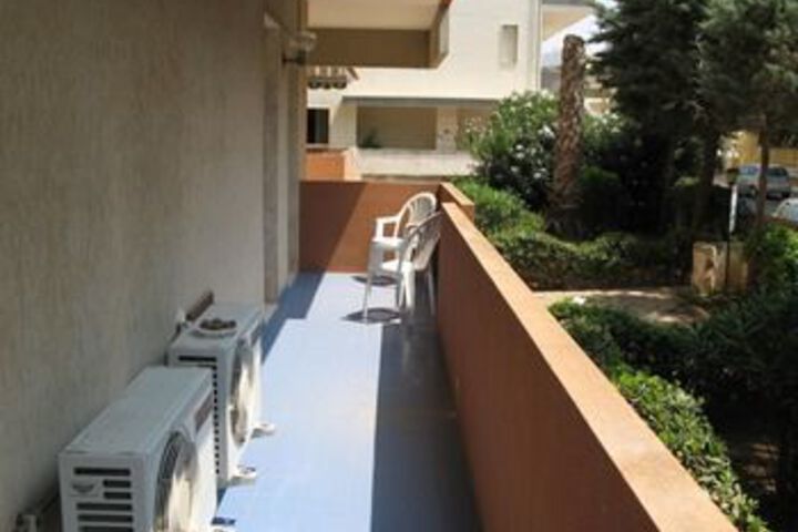Room 4 of 18