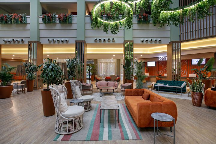 Entrance & Lobby