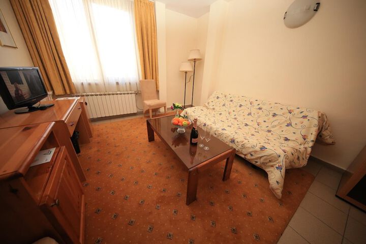 Room 21 of 48