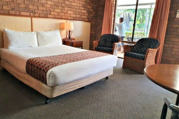 Room 15 of 42
