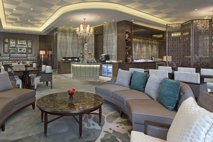 Lounge 39 of 46