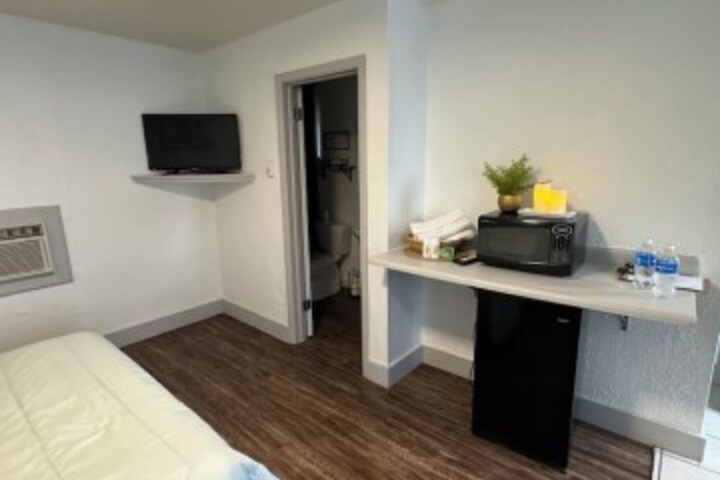 Room 2 of 6