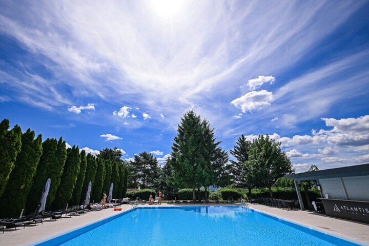 Pool 74 of 139