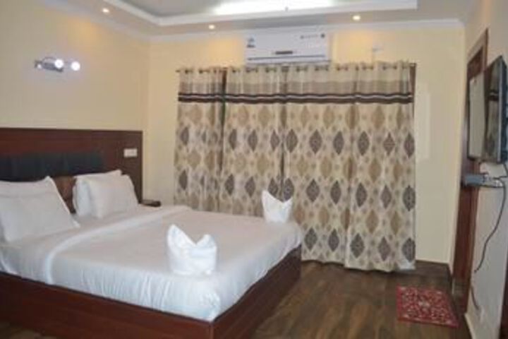Room 6 of 11