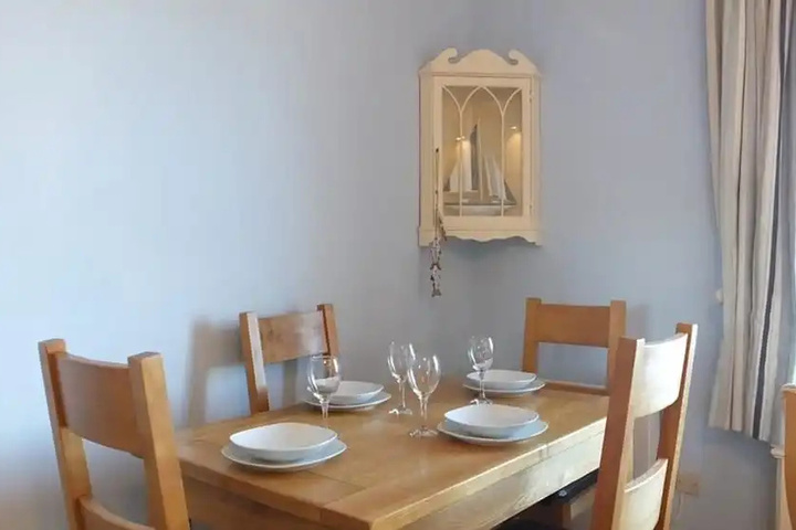 Dining 17 of 19