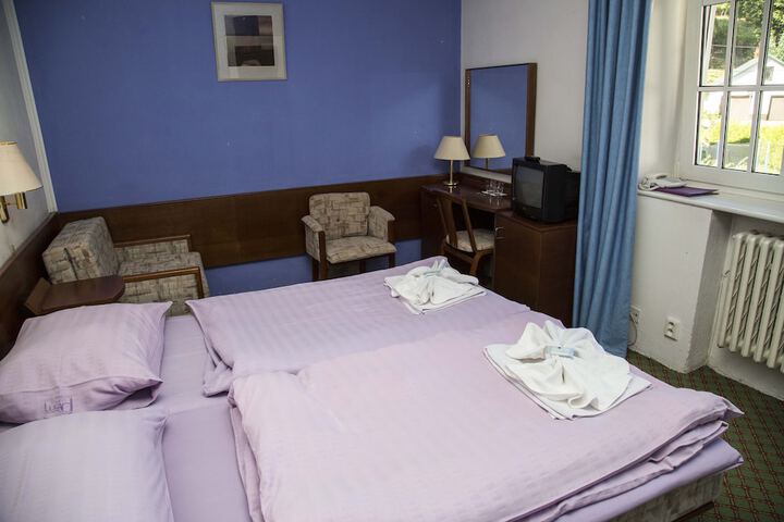Room 6 of 49
