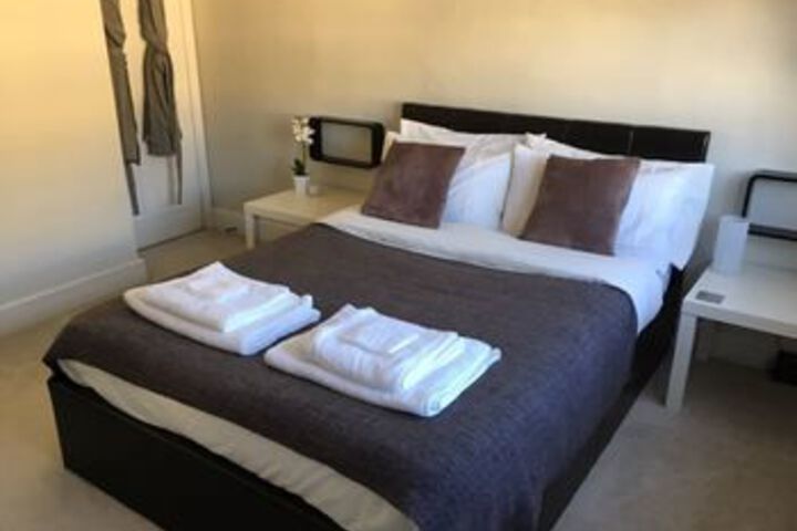 Room 9 of 34