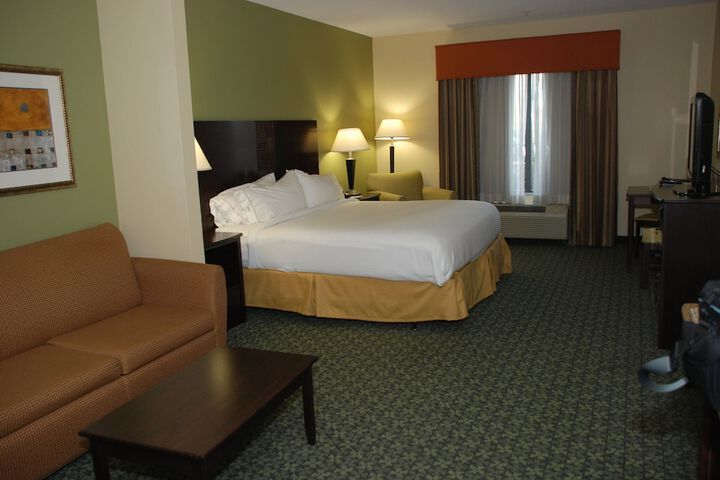 1 King Bed (1 of 16)