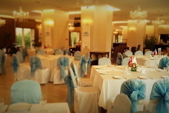 Ballroom/Hall 19 of 33