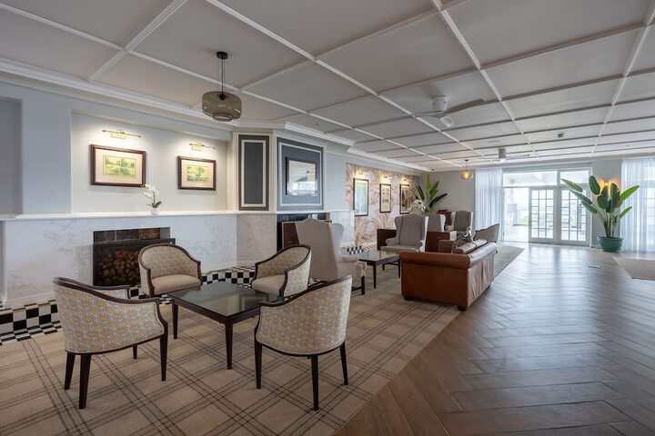 Lounge 185 of 199