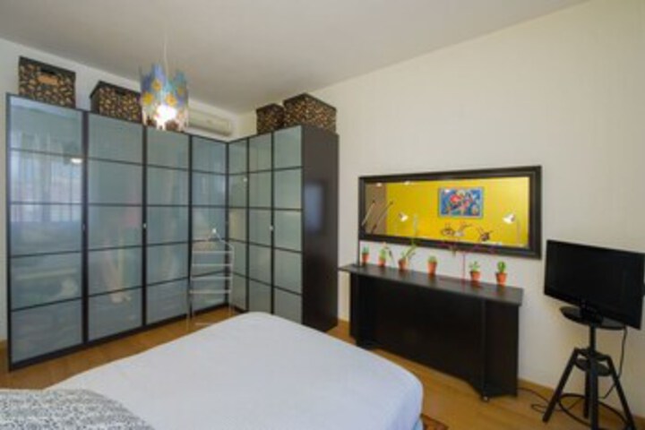 Room 6 of 25