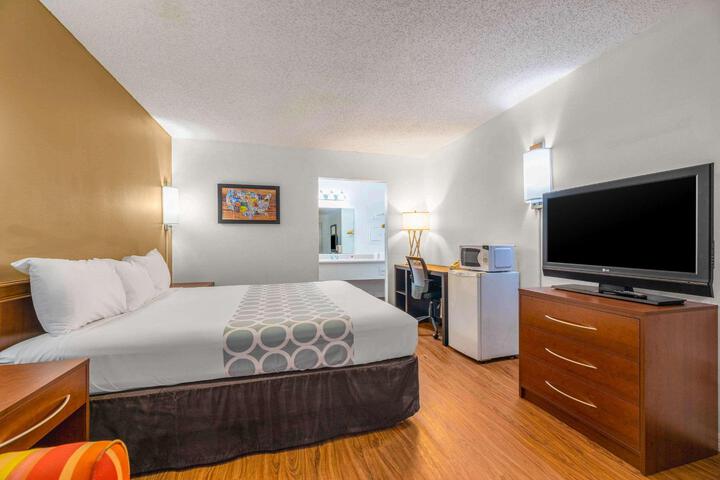 1 King Bed (2 of 2)