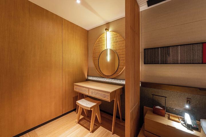 Room 53 of 127