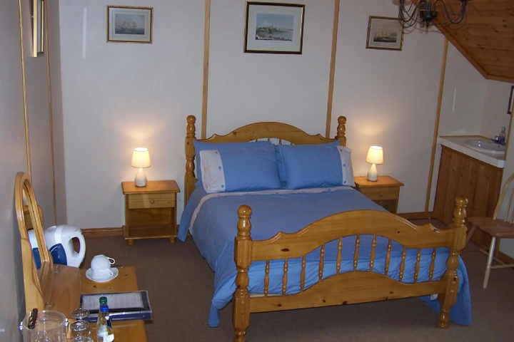 Room 4 of 7
