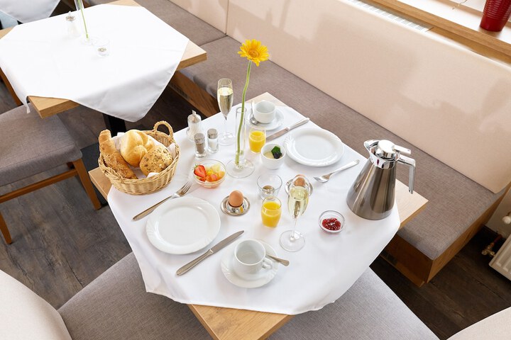 Breakfast/Coffee Service 26 of 40