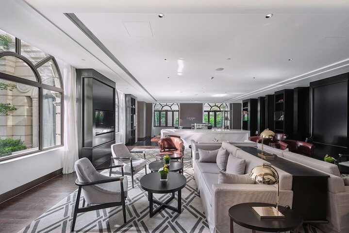 Lounge 52 of 65
