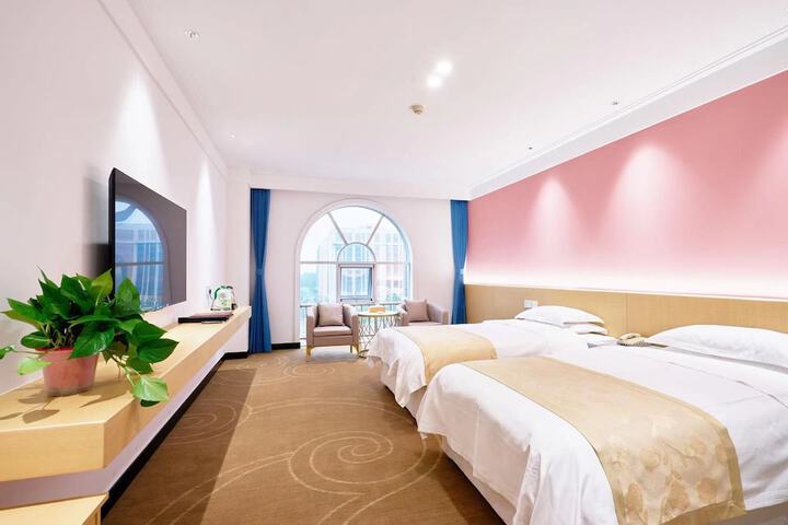 Room 5 of 11