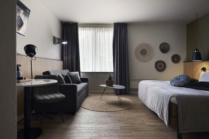 Room 13 of 37
