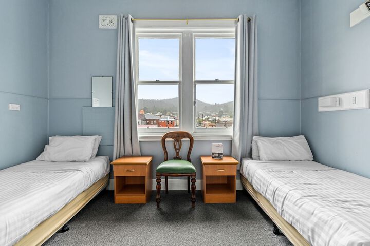 Room 6 of 30