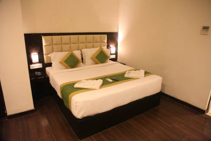 Room 10 of 37