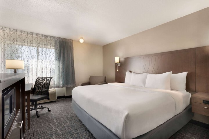 1 King Bed Classic Room (12 of 20)