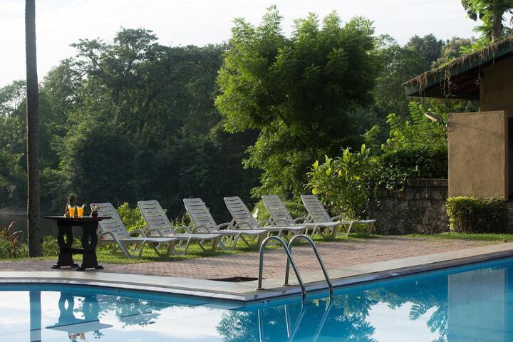 Pool Hotel