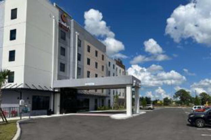 1 King Bed Suite Accessible
