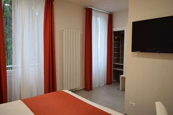 Room 9 of 50